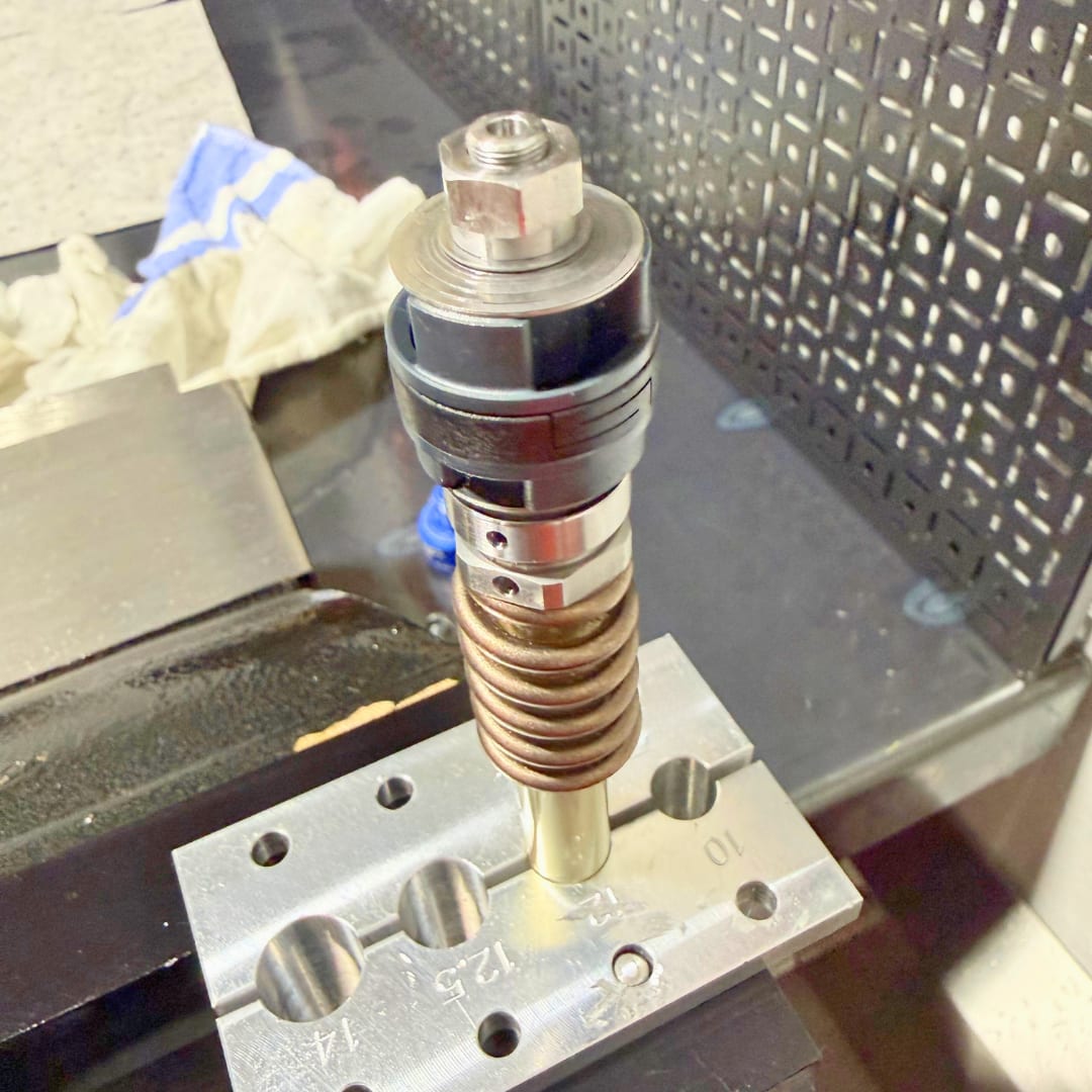 Soft jaws clamping the wrapped rebound rod