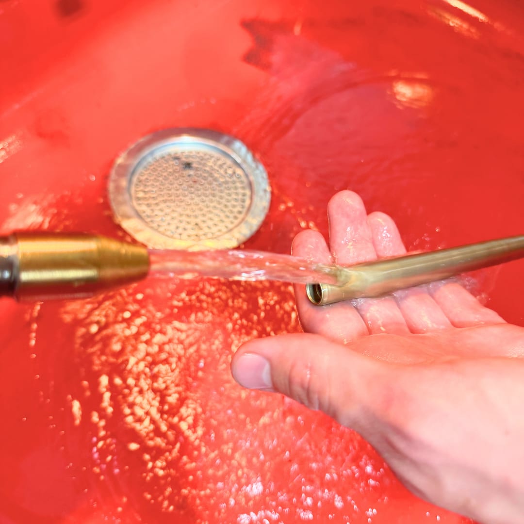 Cleaning the rebound rod threads with contact cleaner
